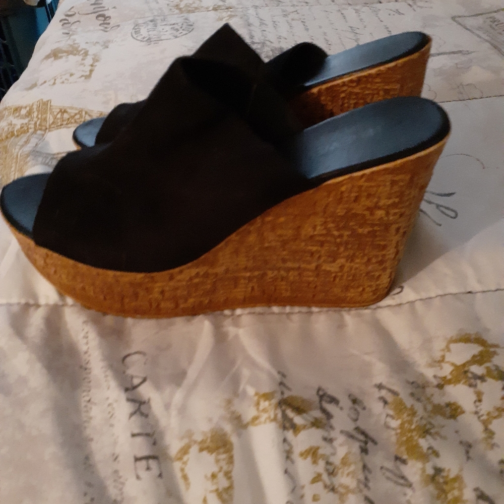 Black Wedges